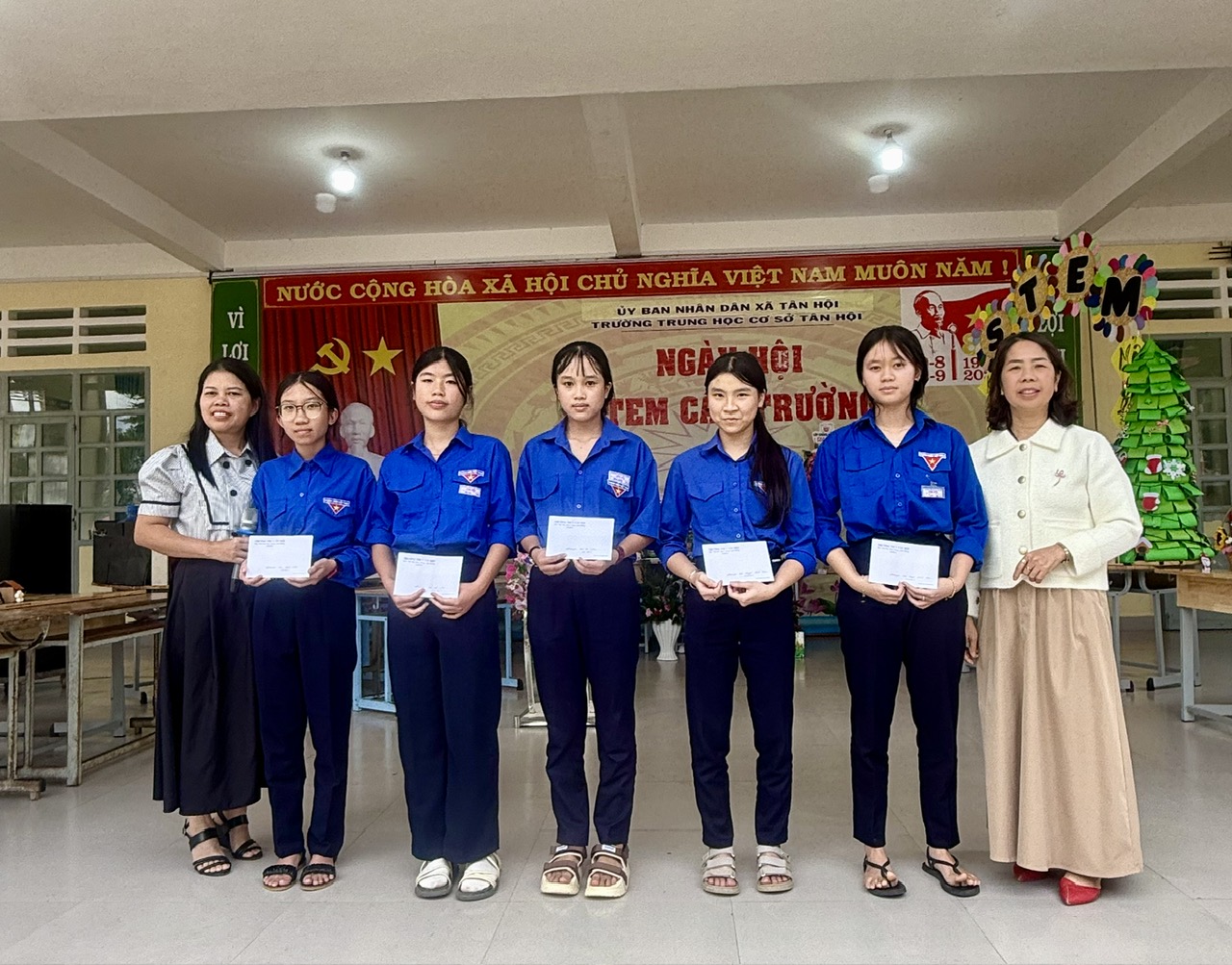 hinh trao thuong stem