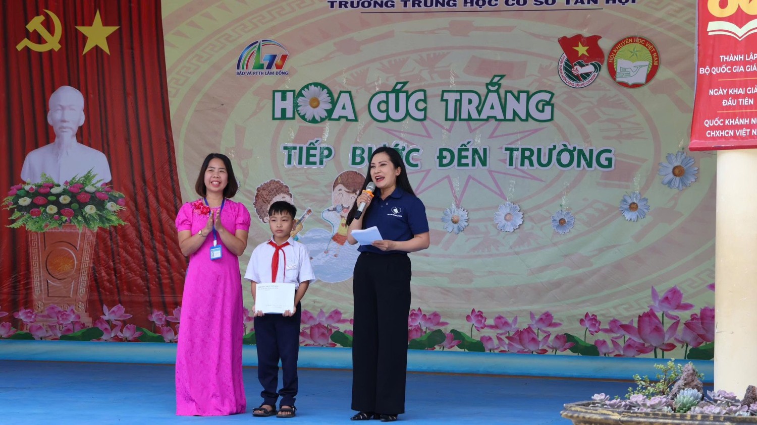CHƯƠNG TRÌNH “HOA CÚC TRẮNG – TIẾP BƯỚC ĐẾN TRƯỜNG”
